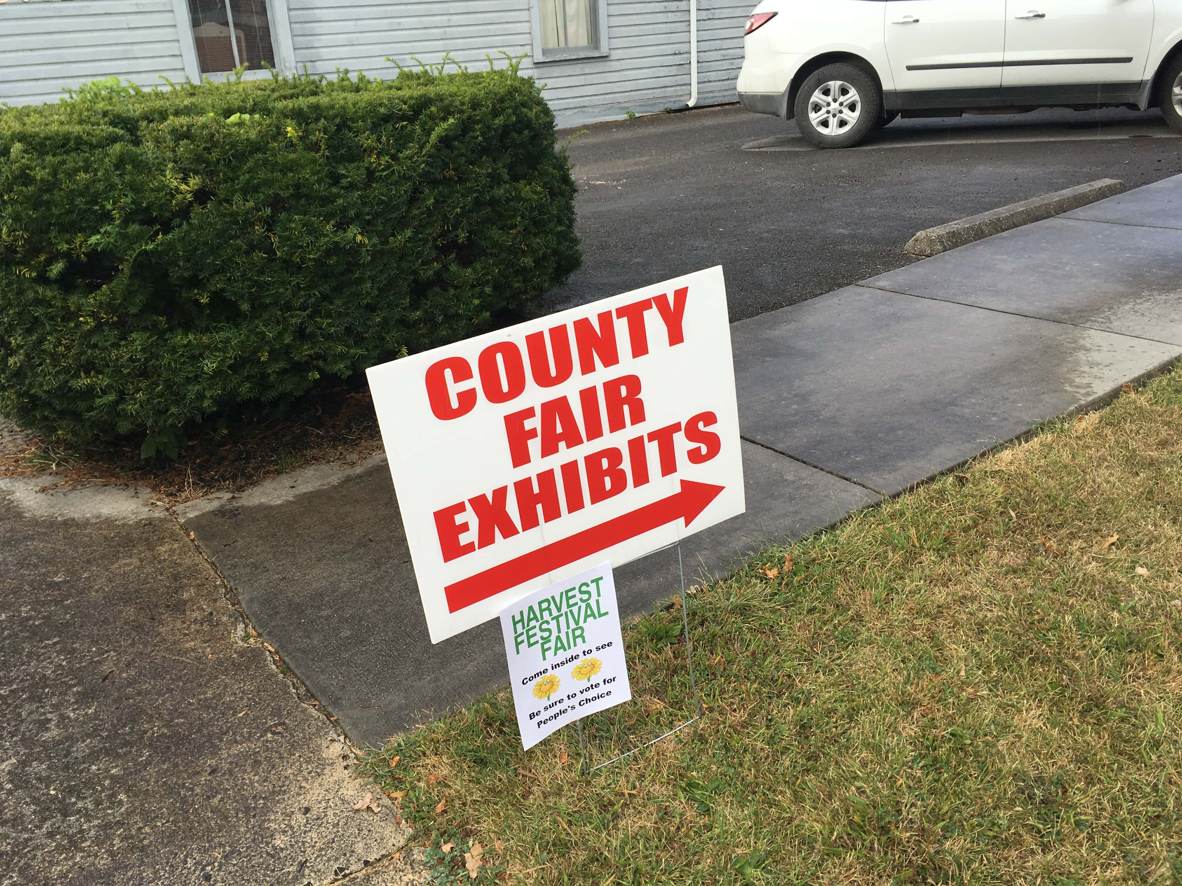 countyfairexhibit1MarlintonWVRoadkillCookoff